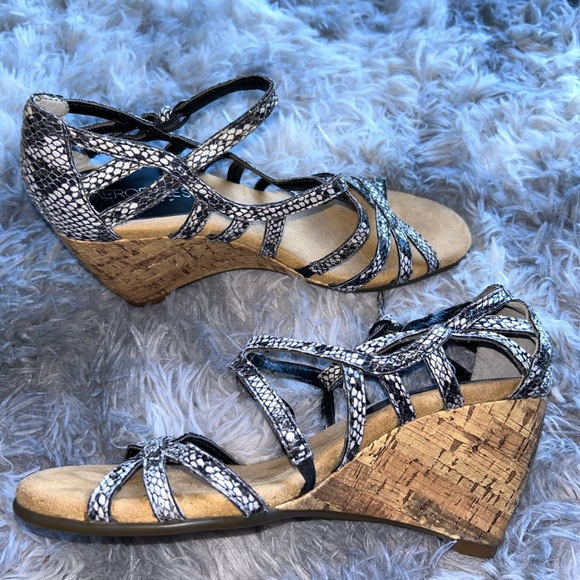 Aerosoles Broomstick Snake Print Leather Wedge strappy Sandals Women's 7.5 - Picture 5 of 9